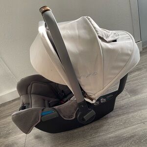 Nuna Pipa Cream and Black Infant Car Seat With Base Manufactured in 2021